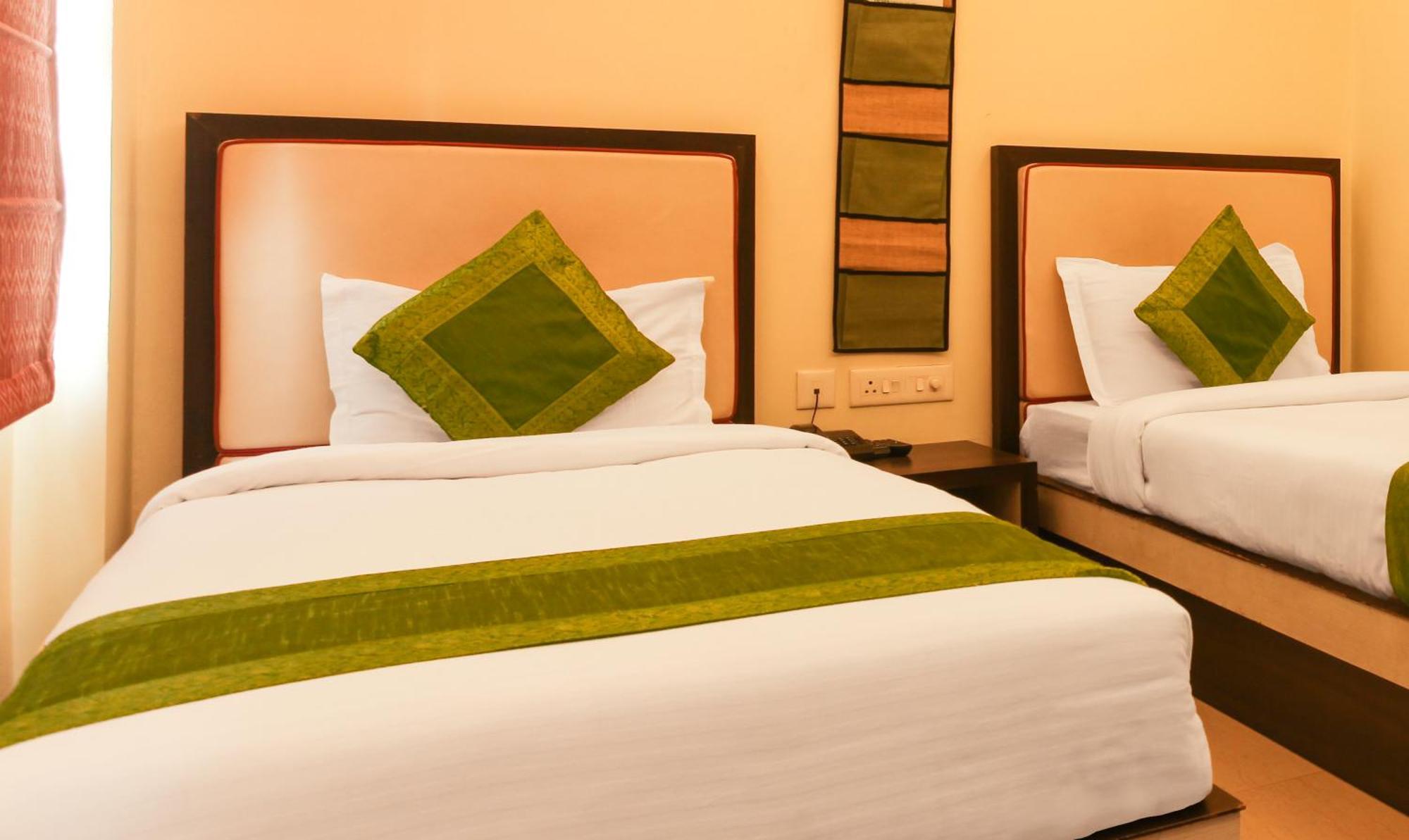 Hotel Janki International Sigra 2 Km From Kashi Vishwanath Temple Varanasi Exterior photo